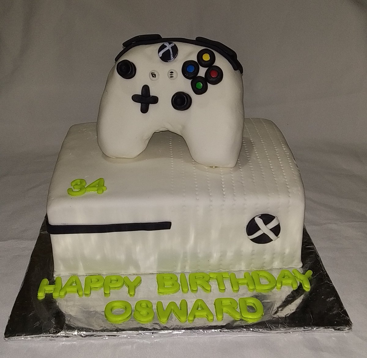 LibelulaColocha's tweet photo. Quizás no sea perfecto, pero lleva mi mejor esfuerzo en cada detalle! 
#XBoxCake https://t.co/pTBbEBH2pQ