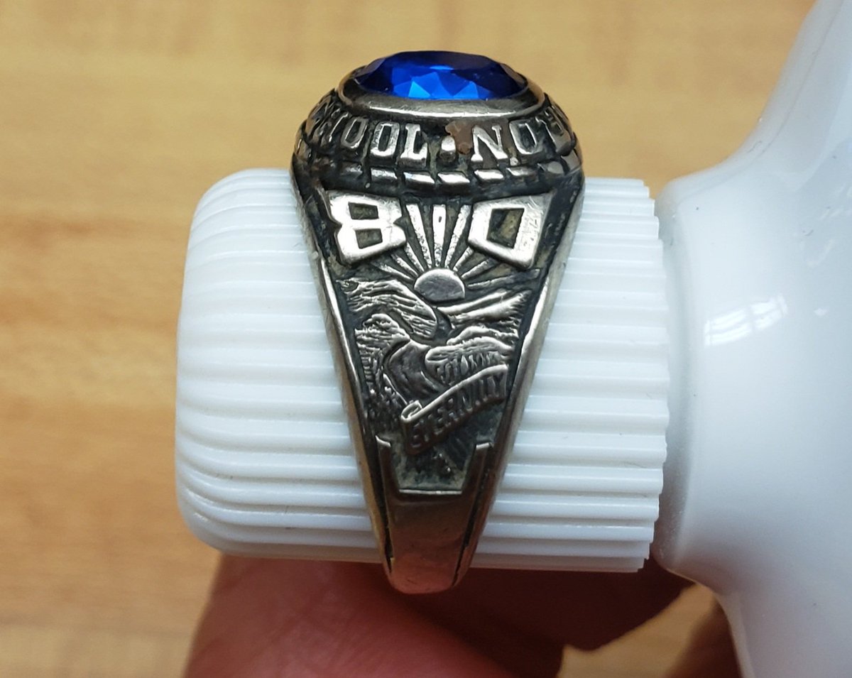 TriciaLBerry's tweet photo. This class ring was found by a sweet lady in Missouri. Per her note "found at the swimming beach area of Mozingo lake in Margvile, MO". If someone recognizes this please call CHS.@ChadronHS https://t.co/g5858U2vag