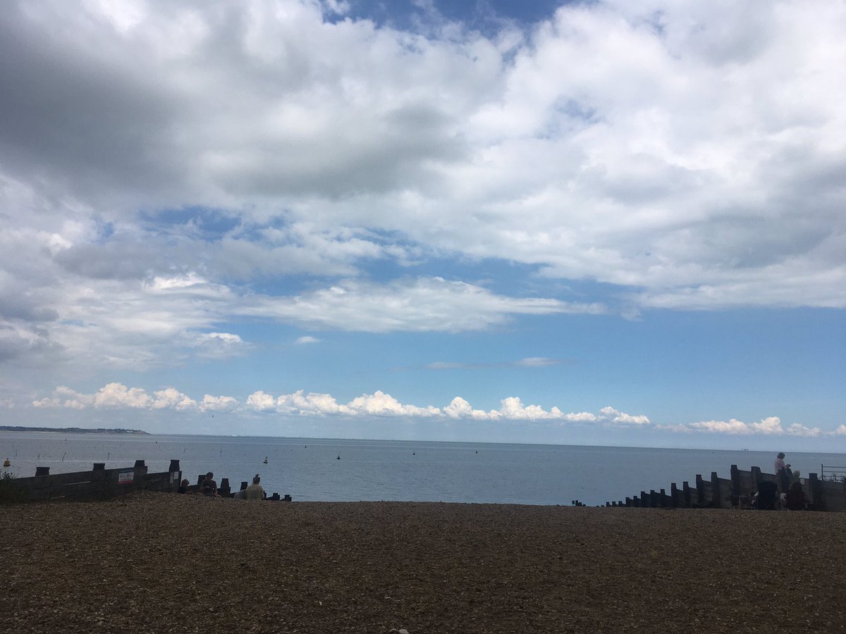 foodgrower's tweet photo. Lovely day out in #Whitstable and #Tankerton. #Oysters compulsory. #seasode #bluespace https://t.co/wxGbu1KUL6