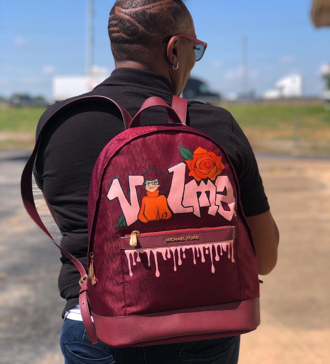 RaeeBanns's tweet photo. Custom handpainted BackPack for my 2nd mother Ms.Velma 
By your truly 😌 
GET AT ME YALL !!!! 🤪 https://t.co/z5TjneT36K