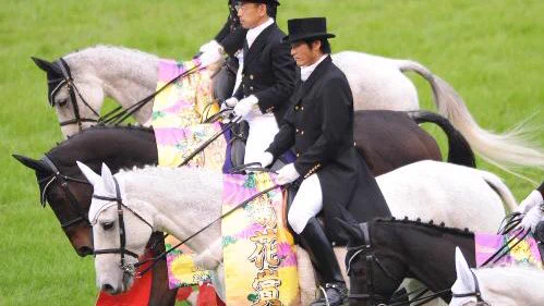 何をしてもカッコイイ？始球式や稲刈りしても絵になる吉川晃司www