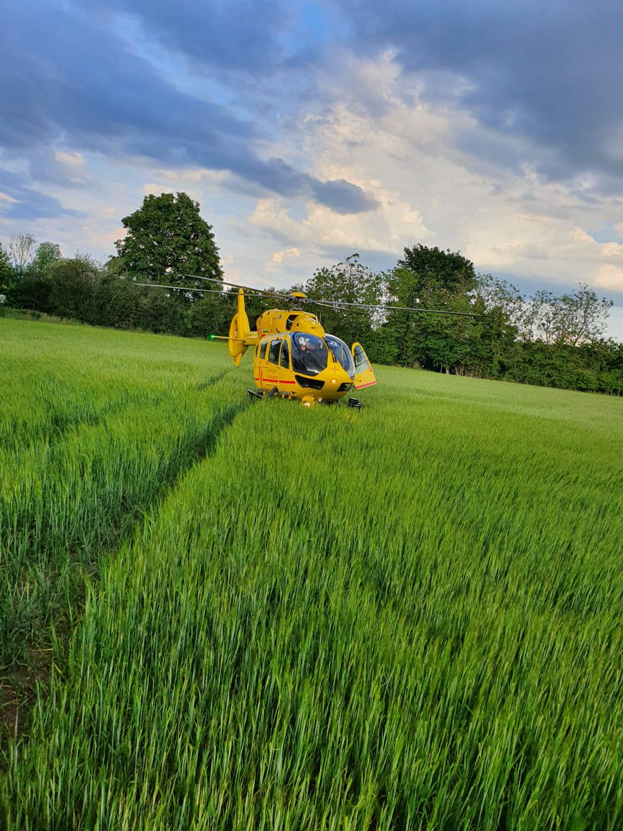EMDoc_AB's tweet photo. Great team today on #AngliaTwo crewing with Ed and Liam. Pilots Matt and Dan took us through some lovely scenes en route.
We're always ready to help those who needed us, wherever, whenever.
@EastAngliAirAmb #PHEM
Photo Credit: Liam Sagi https://t.co/0Z9QdC3KDH