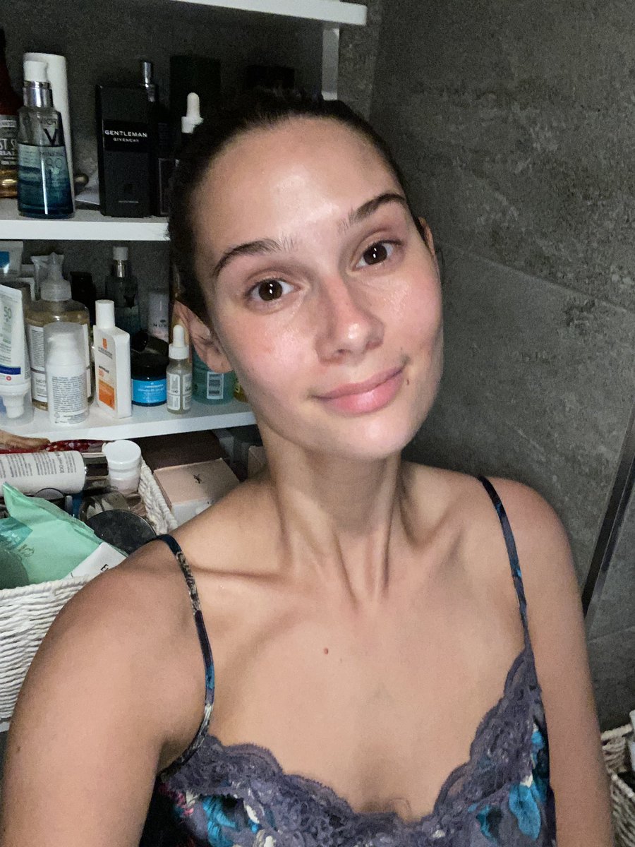 My skin is glowing after tonight’s #NightInWithEscentual with <a href="/EscentualChels/">Chelsey</a> and <a href="/givenchy/">Givenchy</a>. Ressource skincare has skyrocketed to the top of my beauty wishlist!