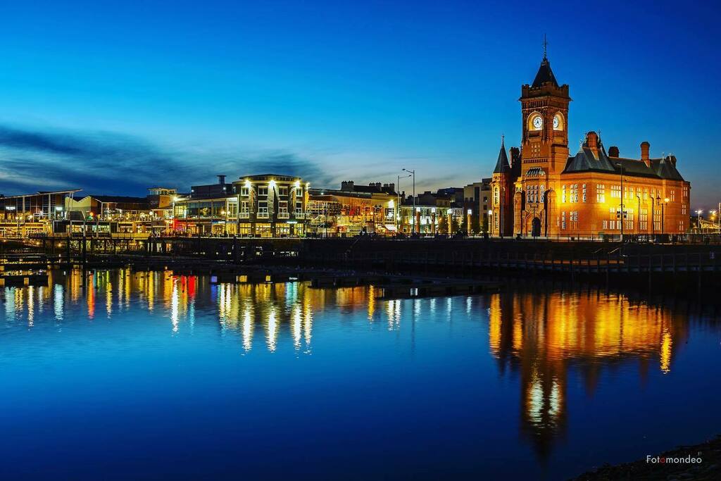 Fotomondeo's tweet photo. Goodnight! #cardiff #bluehour #reflection #travel #adventure #wanderlust #vacation #travelgram #explore #holiday #travels #traveler #traveller #traveling #travelling #travelphotography #travelingram #travelblog #travelblogger #traveladdict #exploretocrea… https://t.co/OICegct1vE https://t.co/ivCqyOlHJx