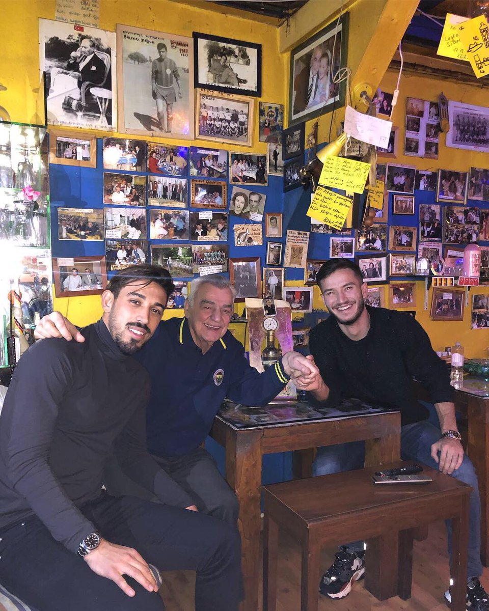 Onfrador's tweet photo. Seni düşünmek güzel şey, ümitli şey, Dünya'nın en güzel sesinden en güzel şarkıyı dinlemek gibi bir şey... Fakat artık ümit yetmiyor bana, ben artık şarkı dinlemek değil, şarkı söylemek istiyorum... https://t.co/gr3S9P1vMm