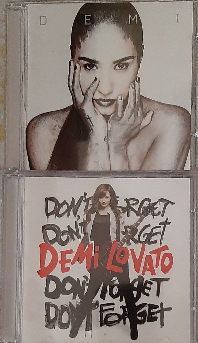 0nlyIntentions's tweet photo. Pessoal eu tô vendendo esses itens da Demi, interessados me chamem via DM ❤ #Lovatics #DemiLovato https://t.co/HmYLn093oU