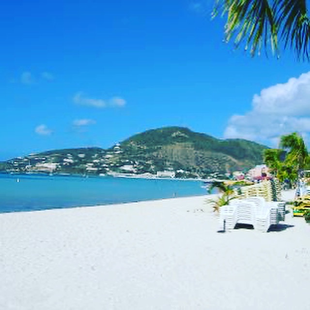 Great Bay Beach 🏖! Plenty of Caribbean Sunshine in Sint Maarten. . . Who could use a day at the beach ? . . #sintmaarten #stmartin #stmaarten #saintmartin