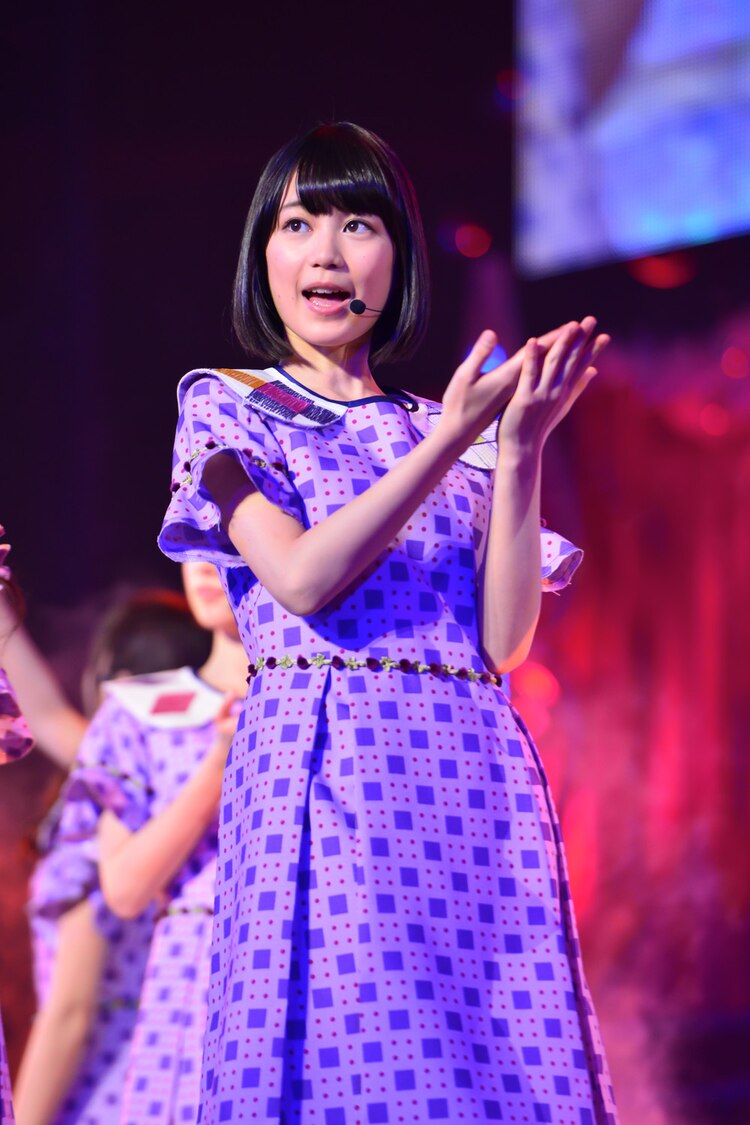 12 ⊿ Barrette [Performance Uniform]The dress with the unique pattern and classic fit matched Nogizaka's classy image perfectly. Not sure what happened with the collar though. The one on display at N46AW seemed to be Ikuta's based on the collar design. https://twitter.com/korobizaka/status/1272229068939952128?s=20