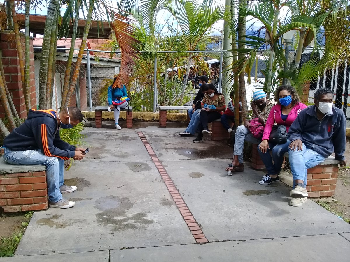 LA PREMISA DE LOS CUBANOS.
Médicos de #Cuba en la comunidad de La Suiza en #Venezuela garantizan los servicios de salud y el enfrentamiento a la Covid-19 para el pueblo bolivariano. <a href="/radio_cubana/">Radio Cubana</a> <a href="/radionline/">Radio Cubana Online</a> <a href="/RADIOCUBANA/">RADIO CUBANA</a> <a href="/radiorebeldecu/">Radio Rebelde - Cuba</a> <a href="/RadioRelojCuba/">Radio Reloj, Cuba</a>