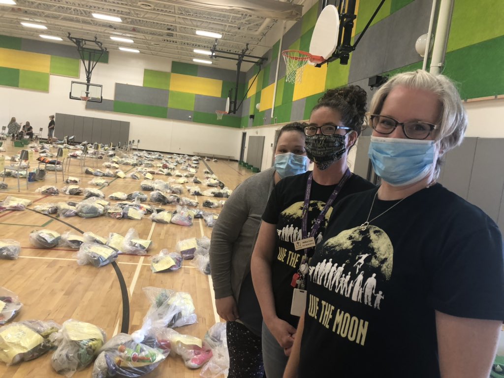 Come on by til 7 pm (today) and 7 am- 7 pm (Tuesday) to pick up your child’s belongings! <a href="/OCDSB/">OCDSB</a> We are so happy to see you all! ❤️🧡💛💚💙💜🖤🤍🤎