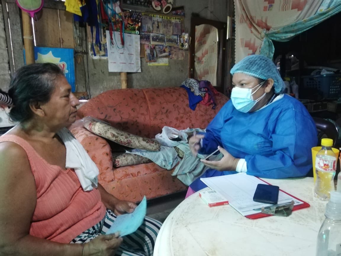 Salud_Guayas's tweet photo. Visita en domicilio para atención médica a pacientes vulnerables del sector las #Américas parroquia #Tenguel y apoyo psicológico con sensibilización a familiares por pérdida de pacientes con #Covid_19 #SaludInclusiva https://t.co/BGqgjNokZb