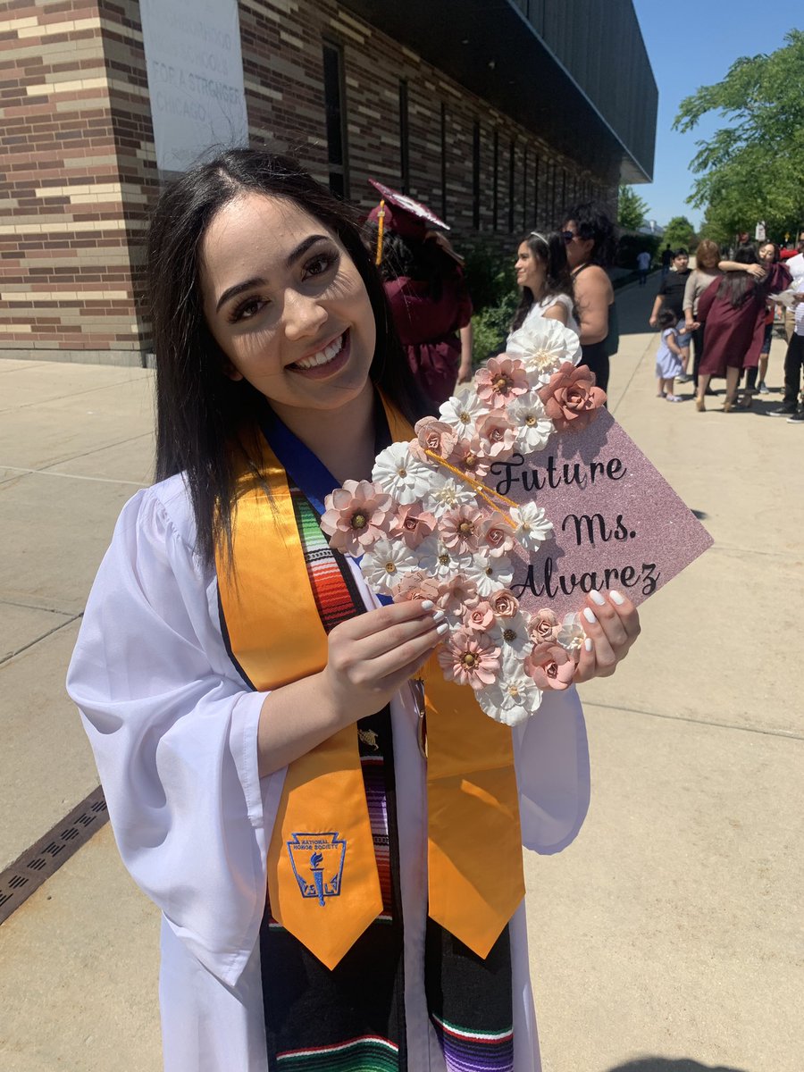 SolorioPoms's tweet photo. Congratulations to our seven graduating seniors! It might not have been the graduation you expected, but we are so proud of you! 🎓❤️💛 https://t.co/Zxxr2Ga95P