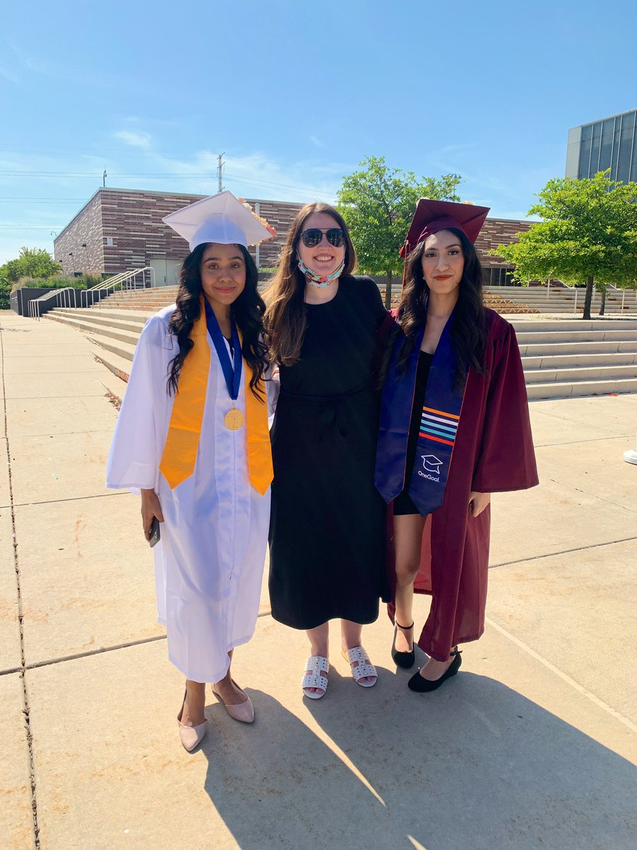 SolorioPoms's tweet photo. Congratulations to our seven graduating seniors! It might not have been the graduation you expected, but we are so proud of you! 🎓❤️💛 https://t.co/Zxxr2Ga95P