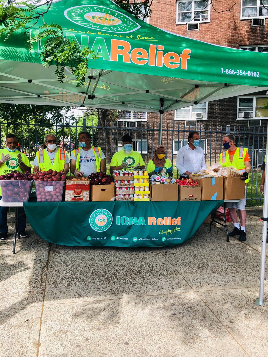 MarkGjonajNY's tweet photo. #Foodgiveaways have been vital now more than ever as our city’s most vulnerable residents have been disproportionately affected by #COVID Today we were on #BostonRd giving out food & masks to our neighbors.Thank you to all the donors & volunteers for their dedication & hard work https://t.co/UzVVZkQbHY