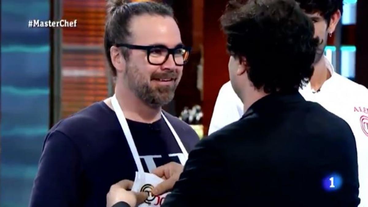 FGump00's tweet photo. Jose Mari hoy se va a llevar todos los electrodomésticos que ha usado durante su paso por el programa y también se va a llevar el pin de mierda #MasterChef https://t.co/zyVPDFJp6y