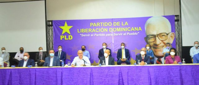 ElCaribeRD's tweet photo. PLD acusa al PRM de tener vínculos con sectores del narcotráfico►►https://t.co/Q3Rf52zvSd #elCaribe https://t.co/KDZE6i8k4Q