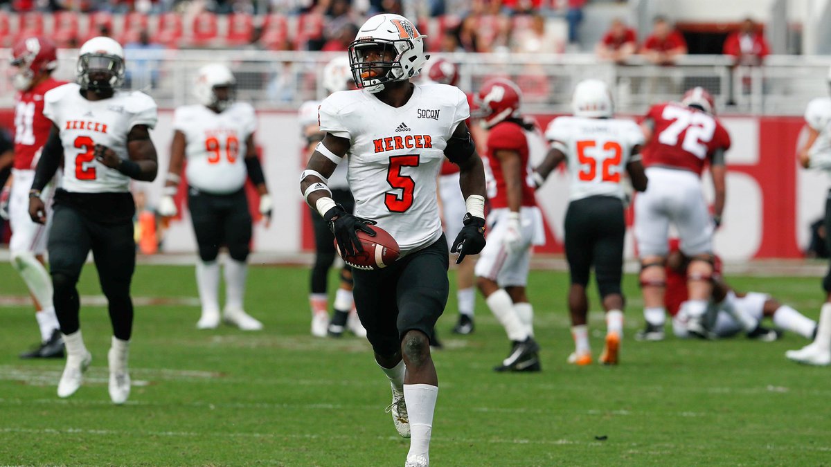 Blessed to Recieve an Offer from Mercer University #RoarTogether #RaiseTheBar <a href="/MercerFootball/">Mercer Football</a> <a href="/CoachICOC/">Coach Iacenda</a> <a href="/DCorbet55/">Coach Corbet</a> @DLcoachEd <a href="/cocfb/">Cougars Football</a>