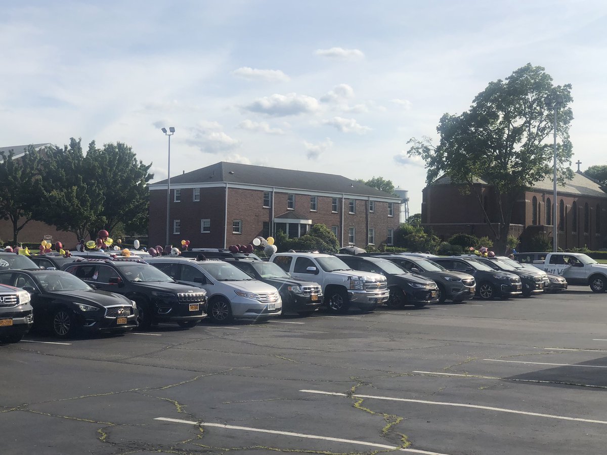 weknowteaching's tweet image. Congratulations to our KPHS Class of 2020. A wonderful night for our Senior Sendoff. Huge thanks to all the KP teachers, administration, BOE and community members who came out to support our students. #KPPride