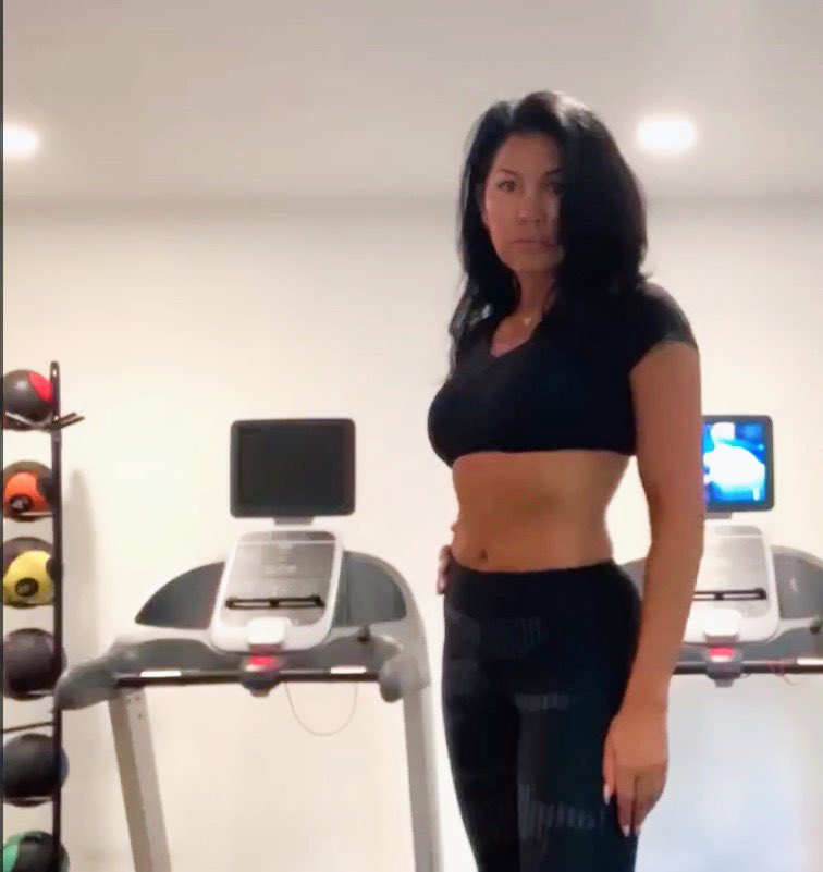 MiaStJohnBoxer's tweet photo. I’m ready 👊🏼Training at @vpalmsprings Thinking about having my last fight, an exhibition for charity here in #PalmSprings! I made my pro #boxing debut at @FantasySprings February 14th 1997 with the late #DanGoossen I later went on to sign with Don King, then rival @trboxing🙌🏼 https://t.co/hn5alLQBa1