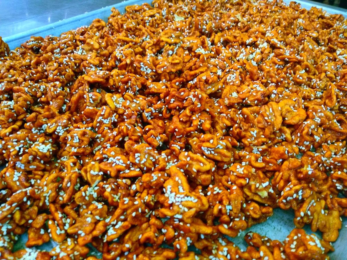 joyfullv's tweet image. Fresh and hot honey walnuts to melt your heart! Anyone Hungry?! #HoneyWalnutShrimp #Tasty #ChineseFood #VegasStrong