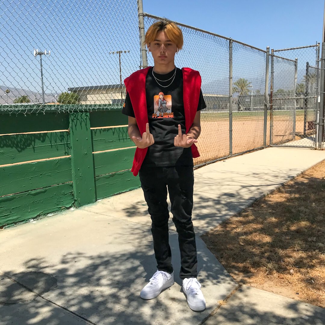 ssxcred's tweet photo. Fit check of da day https://t.co/HrGl3BRf93