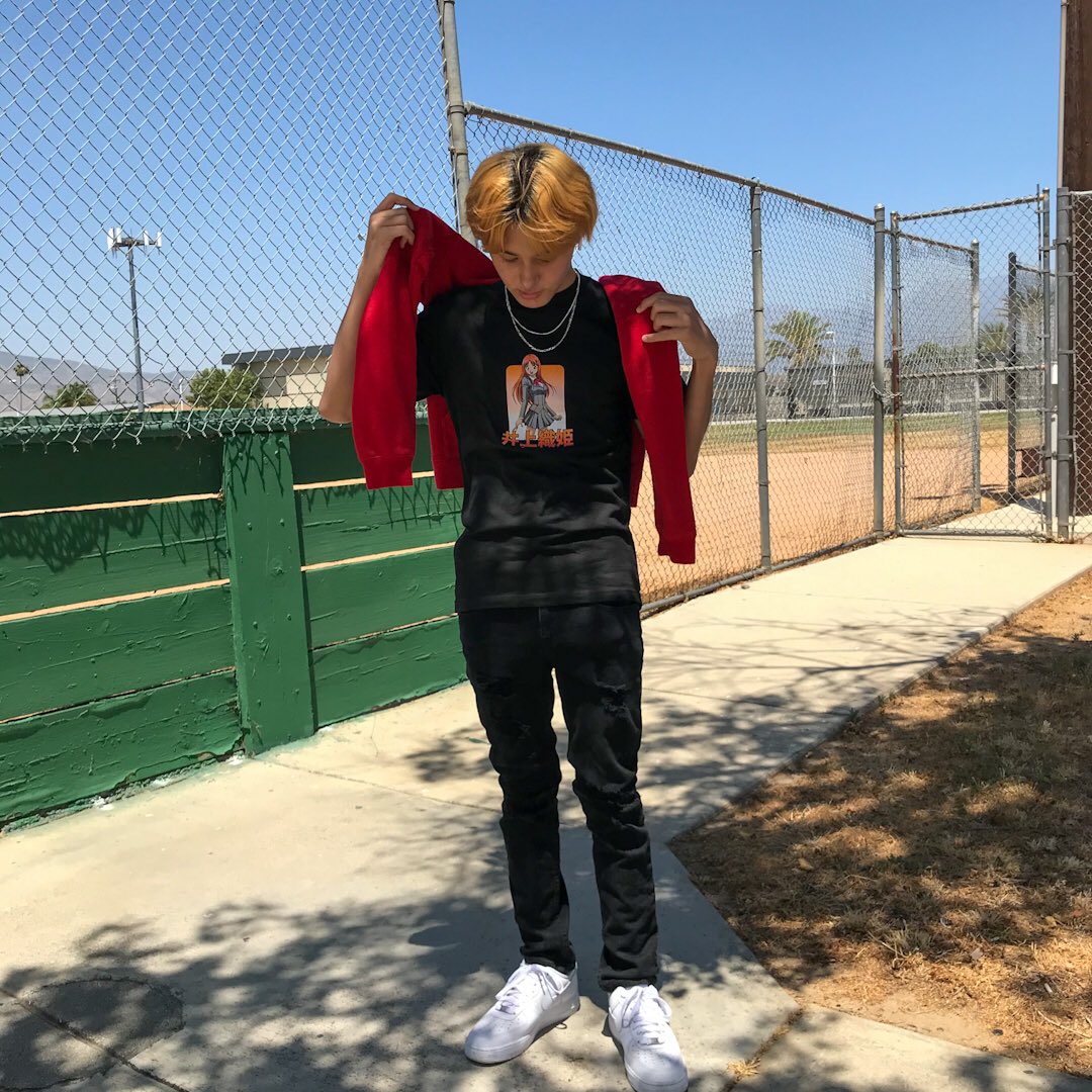 ssxcred's tweet photo. Fit check of da day https://t.co/HrGl3BRf93
