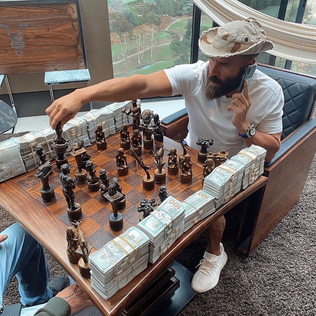 whiteman9xx's tweet photo. Chess is an intelligent game but you must know when to move and what to move. Same in real life 👌... #WHiTEMAN89 https://t.co/fvmE4c9f4h