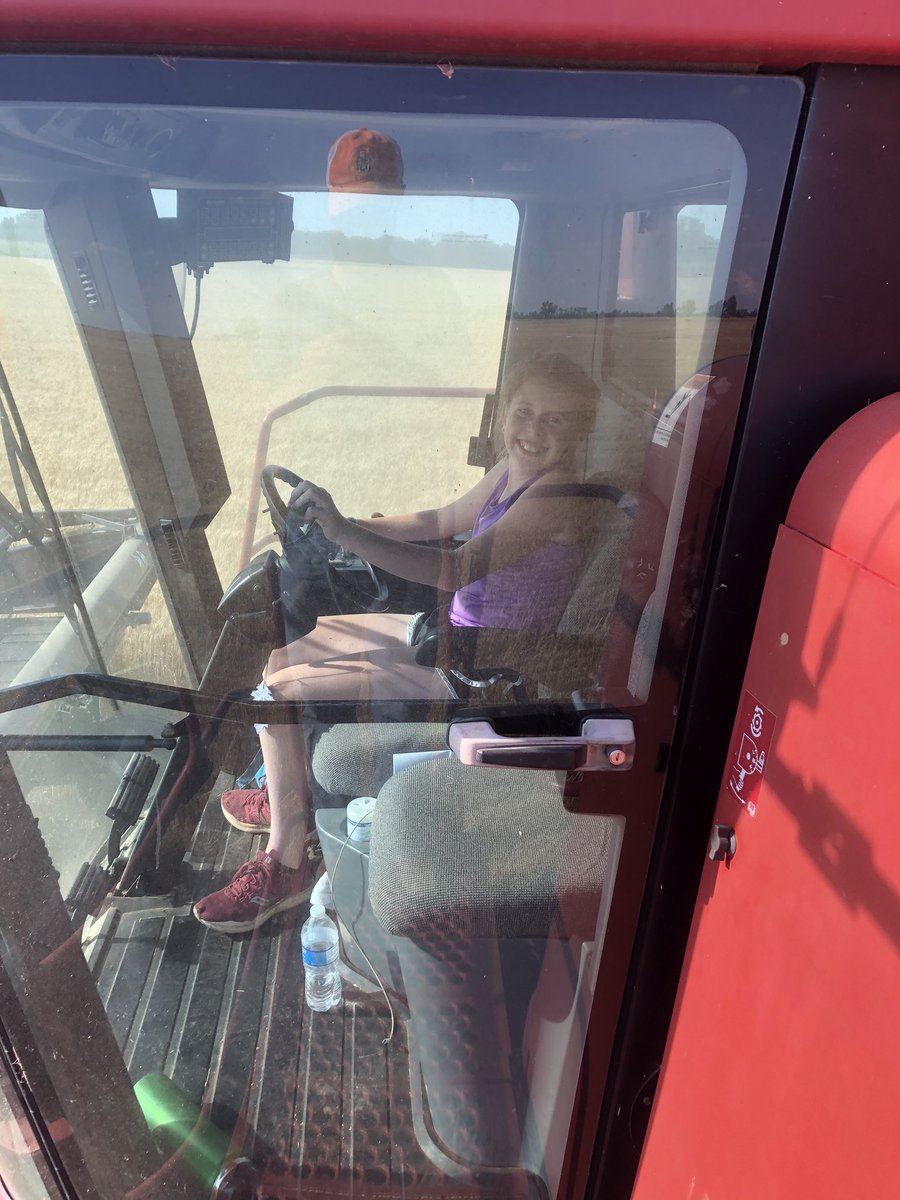 MartinAgConsult's tweet photo. @okiefarmer1 @Rolittl She did a great job. We had a combine training day too. Cut her first semi load https://t.co/yJySzXpe0V