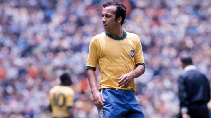 Tostão has to be one of the all time most under appreciated footballers.- 320 Career Goals in 499 Games - Played as both a no.10/SS and a CF. - Cruzeiro’s all time Top Goalscorer - 32 goals in 54 games for Played his last  game at 25! And retired at 26.