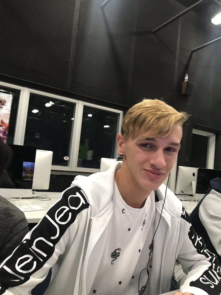 BobaBell's tweet photo. Exposing racists 😔 https://t.co/G0c2qsRkAP