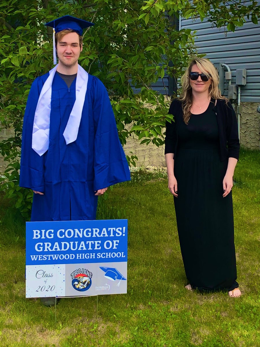 MrsHeatherTerry's tweet photo. Congratulations Graduates of 2020 π It was such a pleasure to deliver your gowns. Thanks for sharing the last three years with me π @WWhighschool @FMPSD #FMPSDlearningfromhome #keepintouch #wwfamily https://t.co/RbuQYEu6er