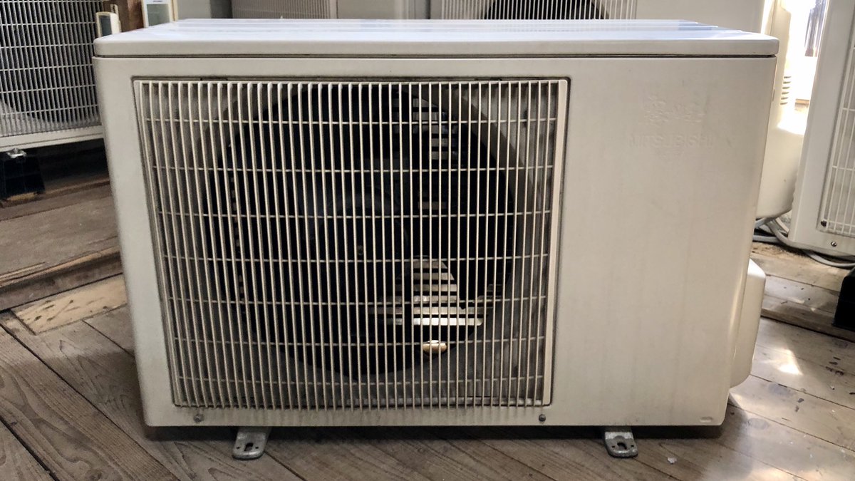 2004年製　三菱ルームエアコン　MSJ-J22P-W 今回購入したエアコンは三菱電機 霧ヶ峰 2004年製 MSZ-J22P-W です