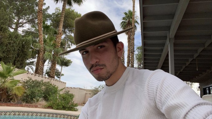 Watch that bitch's leaked NSFW photo on TwXstars