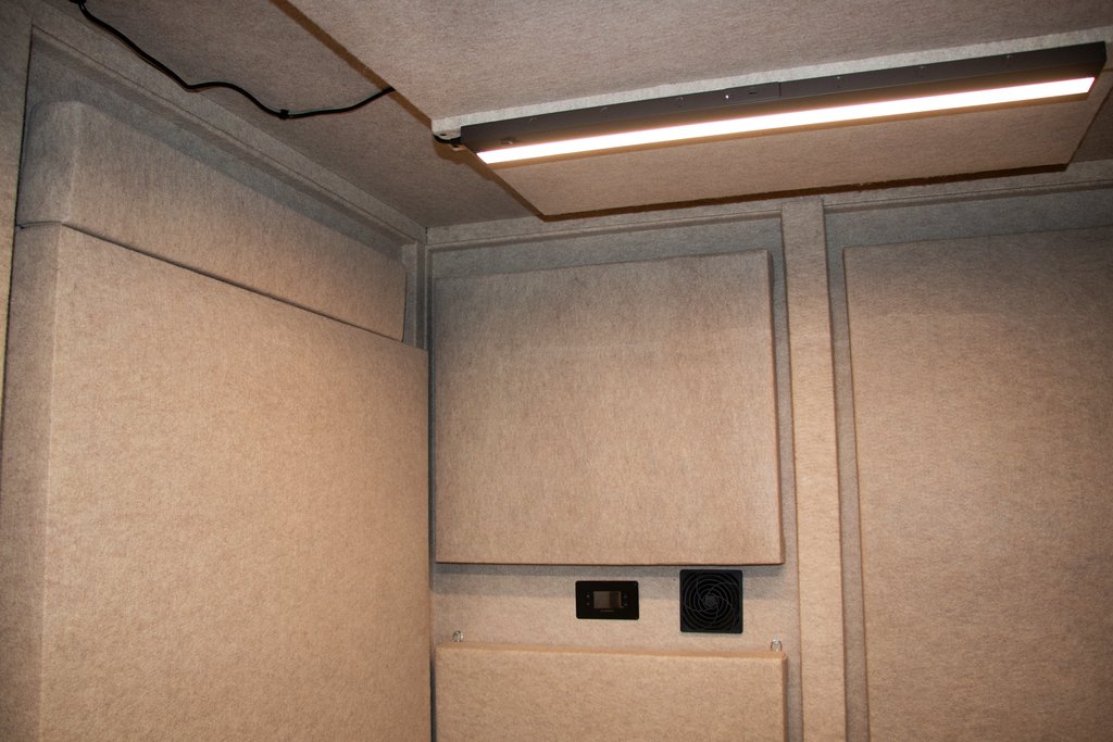 LAvocalbooths's tweet photo. 6'x8' Tier 2 LA Vocal Booth I n t e r i o r 💡⁣⁣

#vocalbooth #recordingbooth #recording #homerecordingstudio #homestudio #musicstudio #singing #musicproduction #audioproduction #recordingsession #homerecording #recordingstudio #recordingstudios #studiobooth https://t.co/8vdIksPA1I