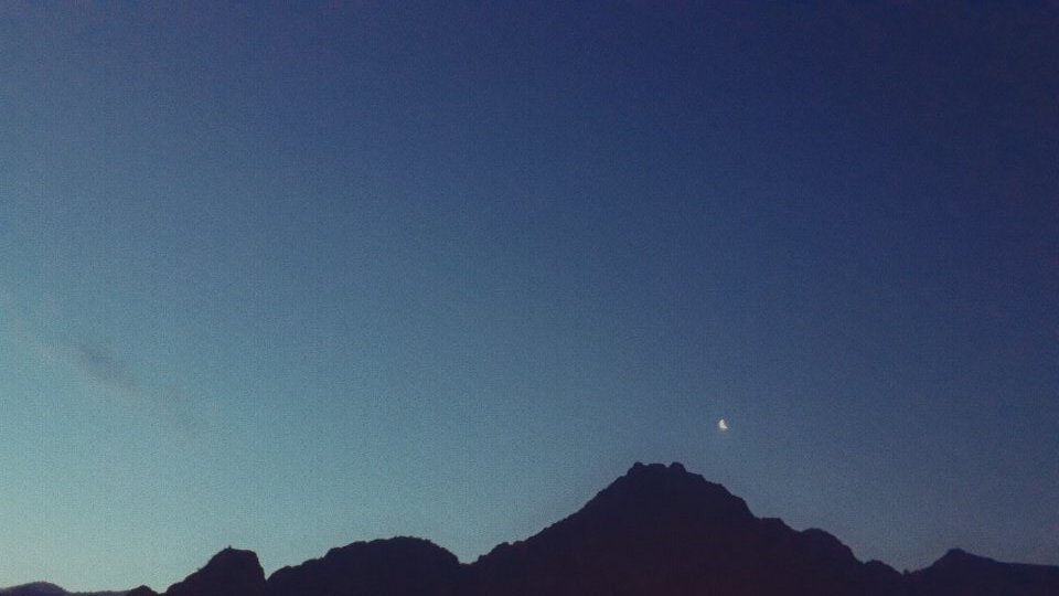 Sabah sabah kafayı yicem camdan ayrılamıyorum