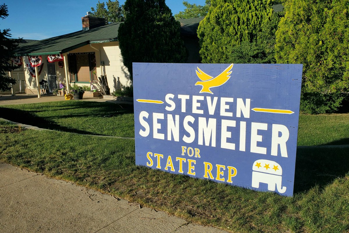 SKSensmeier's tweet image. Check out my newest sign in Pleasant St in downtown Prescott! Get your yard sign by contacting me, or going to Yavapai GOP Headquarters! #LD1 #LeadRight #GOP #keeparizonared