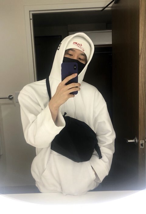 l0stminhyuk's tweet photo. Bueno changkyun estoy esperando a q subas todas tus mirror selfie dignas de Instagram https://t.co/sU0yCSVvL0