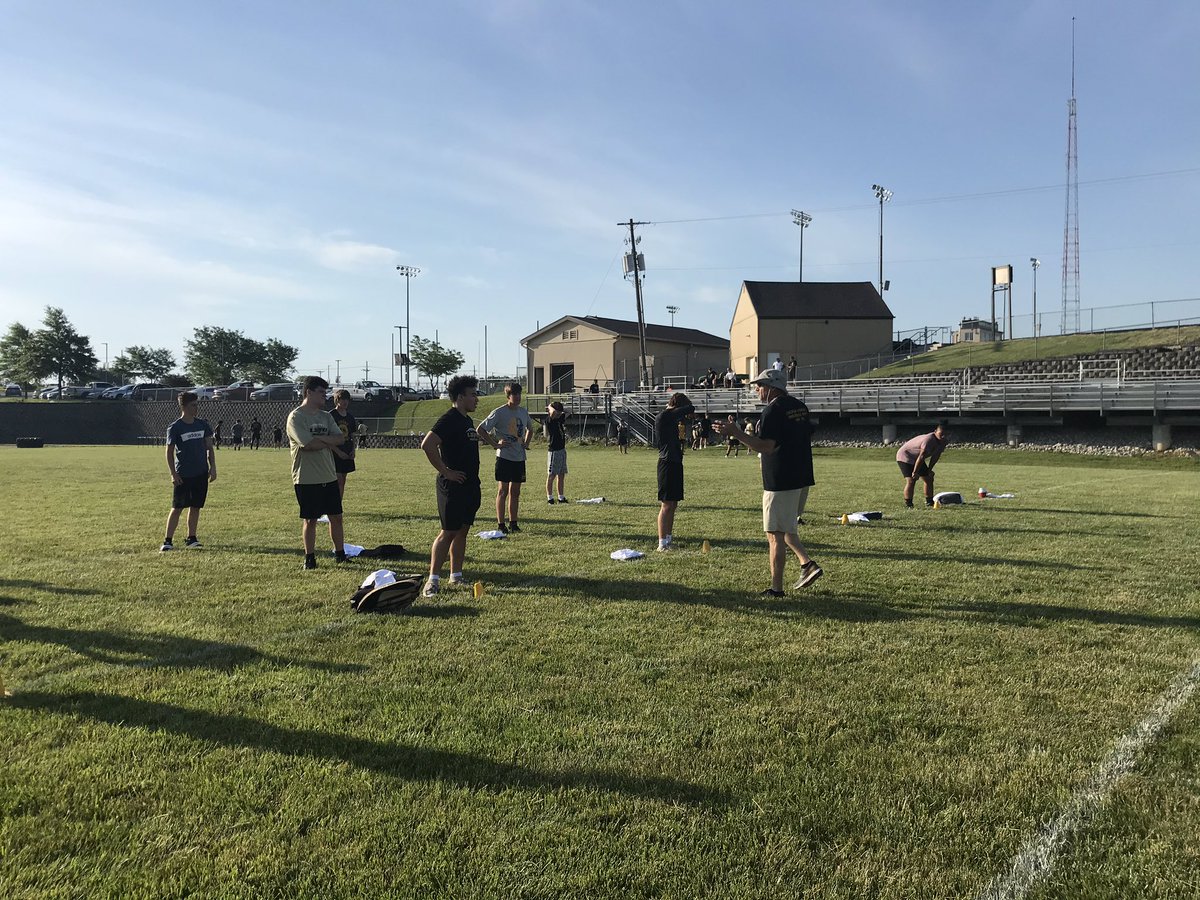 LSHSAthletics's tweet image. Great to see our Tigers back in action on campus this morning!!! #socialdistanceworkout