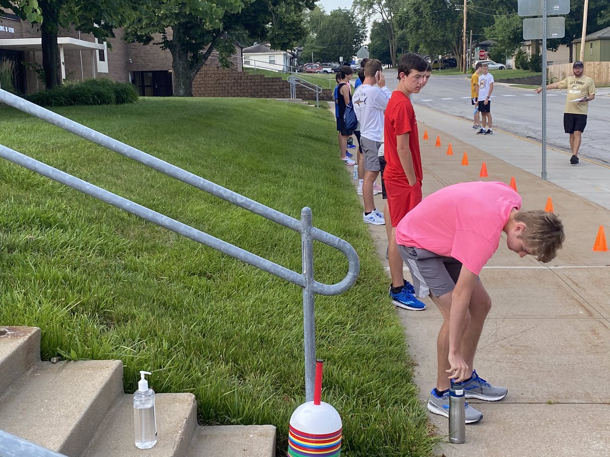 LSHSAthletics's tweet image. Great to see our Tigers back in action on campus this morning!!! #socialdistanceworkout