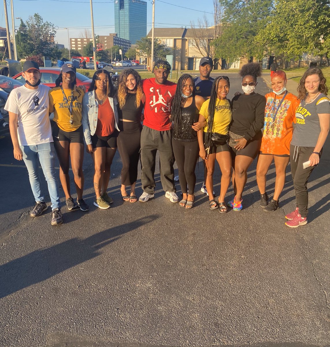 mylanavyy's tweet photo. Today we got the opportunity to pass out 150+ meals to our community. A special shoutout to @TriggaMeals for supplying the meals! It’s greatly appreciated. #ToledoTogether https://t.co/v3gO5XiKP5