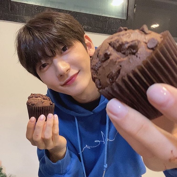 day 33:i wanna learn how to bake with eunki pls ):