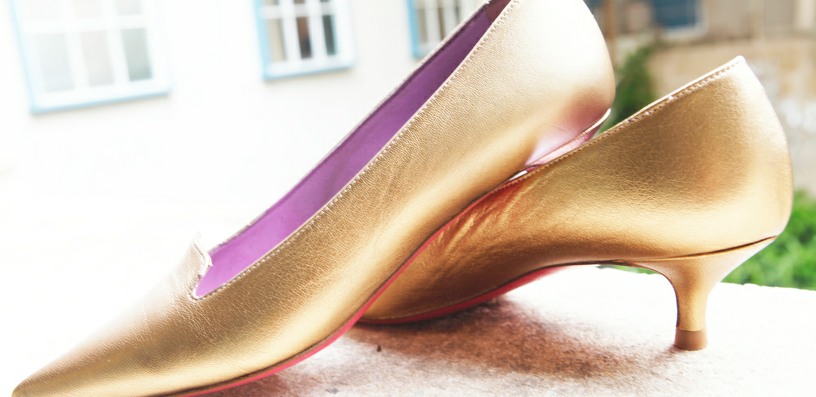 Lo más importante es que el zapato que escojas se acople a tu personalidad y te haga sentir tú misma. Lo ideal es que puedas andar sin problema. #fotografosdebodas #fotoesplugues #bodasbarcelona