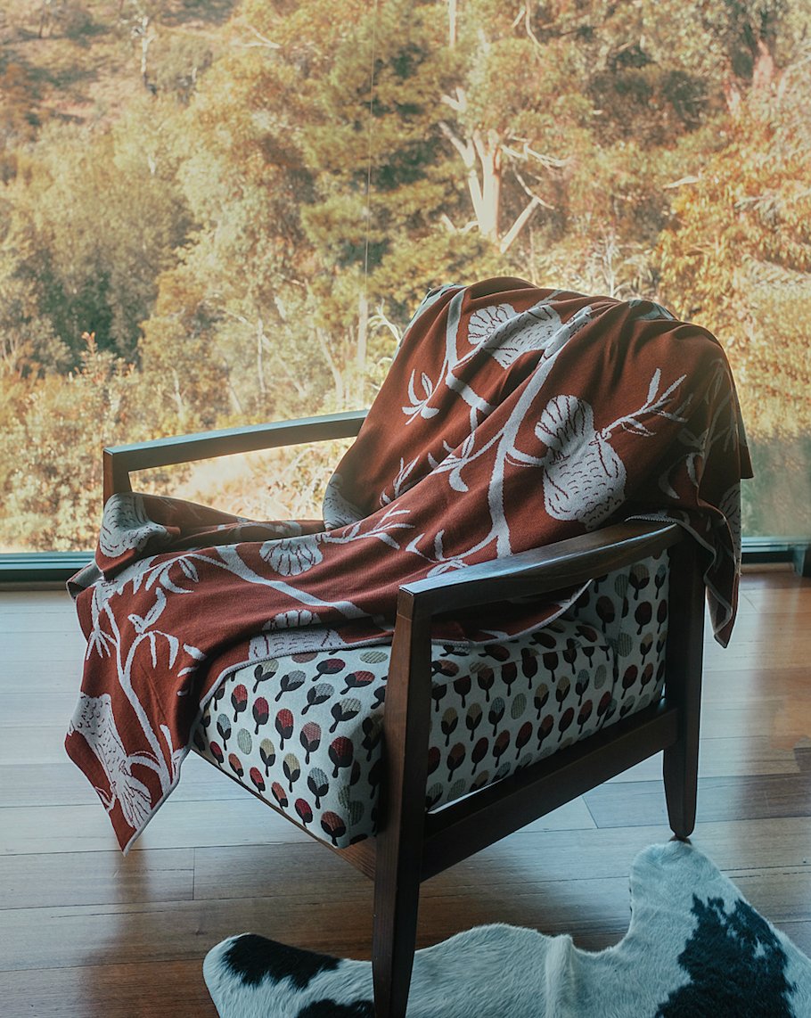 Imagine yourself cozied up by the porch, taking a breath of fresh air, immersed in nature. Accompanied by the sound of music and birds chirping with a glass of wine in your hand. 😊⁠

soo.nr/UsuC