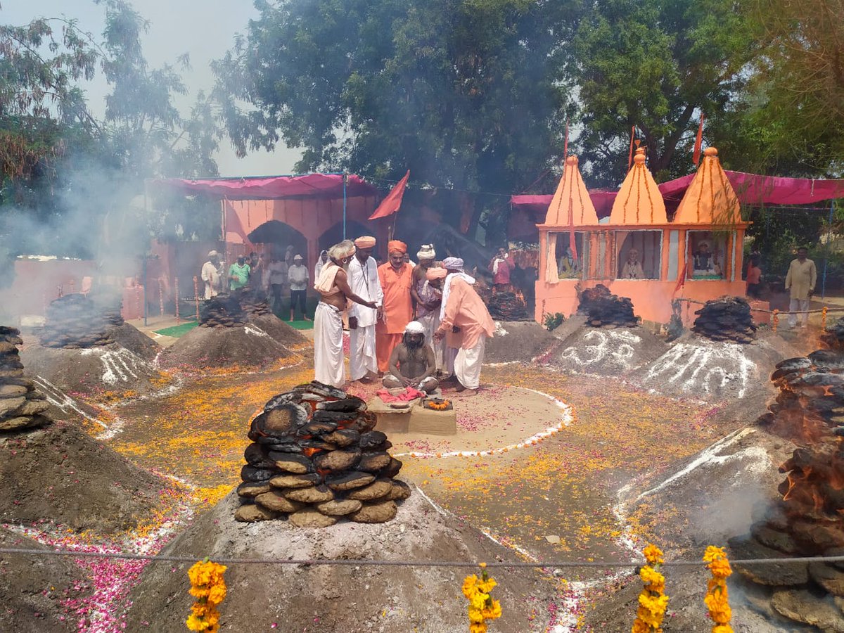 BabaAnantNath's tweet photo. विगत दिनों गाँव पहलादपुर, जिला पलवल (हरियाणा) में बाबा बालकनाथ जी द्वारा की जा रही विश्व शान्ति - समृद्धि के लिए 21 दिन की तपस्या के प्रारम्भ दिवस पर जाना हुआ,गुरु महाराज की कृपा से यह तपस्या सफल हो एवं जग कल्याण का भाव स्थापित हो
@myogiadityanath @NareshPaliwal_ @upendra_rawal https://t.co/u0B6oRIGTT