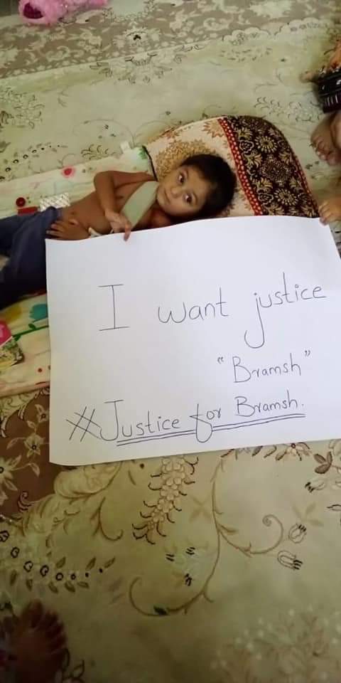 BalochTayyiba's tweet photo. یہ توبلوچستان ہیں یہاں انصاف مانگو تو لاشیں ملتی ہے۔

برمش کی طرح آج اسمہ اور بسمہ بھی اپنے ماں کے سائے سے زندگی بر کے لے محروم ہو گئے۔
#JusticeForKulsoom 
#JusticeForMalikNaz https://t.co/XByebBf63H