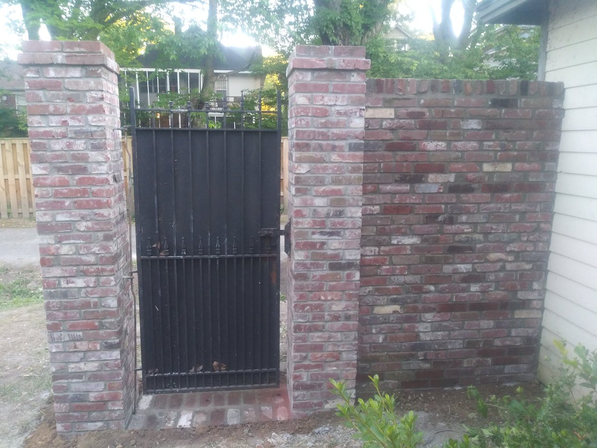 TroyBrickMason's tweet photo. Brick Gate Entrance With Wall
Tree knocked it down. We were considered over 2 other bids. The Customer was very please with their decision.
#GotDemBricks
#WeExecuteMasonry https://t.co/Er5ikN9hur