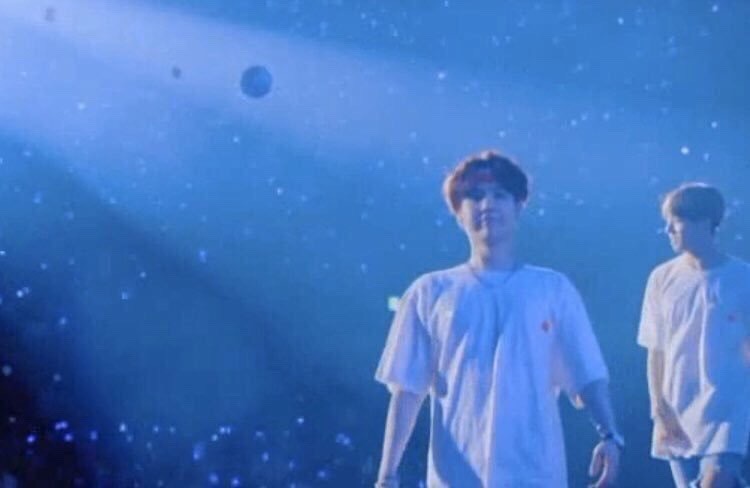 diositonoteama's tweet photo. Esté hombre algunas veces puede ser un completo bad boy y otras un bebé, amo su dualidad y seguramente ARMY también.
@BTS_twt
#YOONGI
#YoongiBestProducer
#YoongiIsPerfect
#YOONGIisTheKING https://t.co/5WbuN1ZsIA