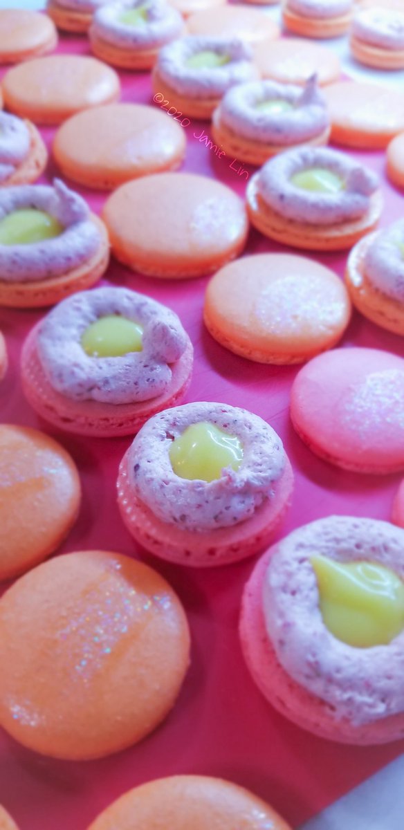 Jamie_Lin's tweet image. French macarons with a strawberry buttercream &amp;amp; mango lemon curd in the center. My favorite flavor I've made  so far!
🍓
🥭
🍋
#macaron #frenchmacaron #yum #instagood #instalike #baking #instalove #strawberry #mango #lemon #baked #fruit #sweettooth #yummiesinmytummies