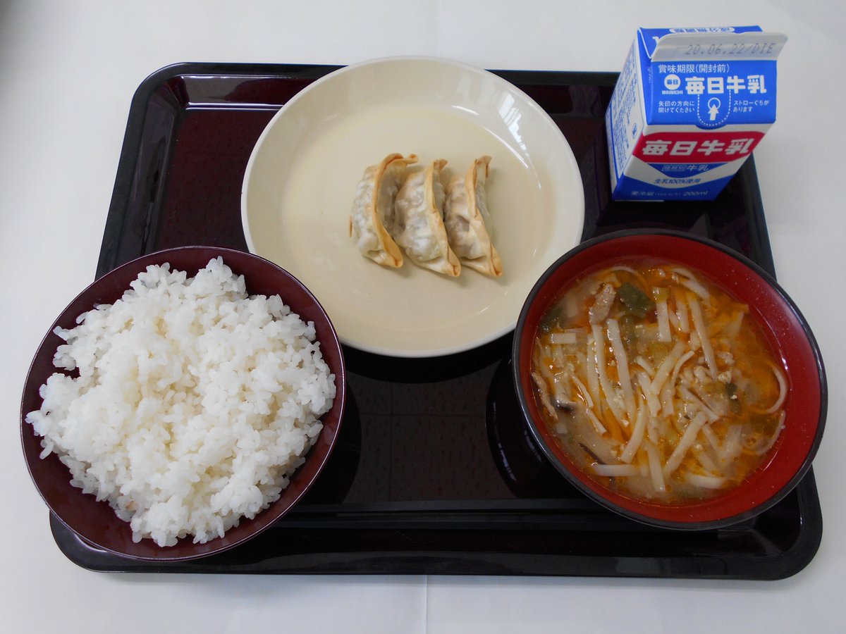 高浜町学校給食センター No Twitter ６月１６日の献立は ごはん 福井県産ぎょうざ みそ風うどんです 今日は 福井県産の豚肉を使ったぎょうざです ぎょうざは 中国生まれの食べ物 で もともとは年越しやお正月などに食べる おめでたい料理だそうです 今日の
