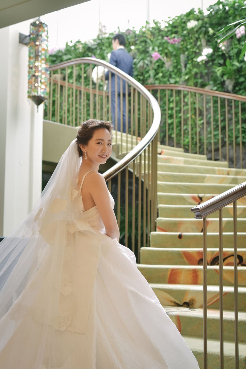 Cheers Wedding No Twitter 世界屈指の由緒あるホテル カハラホテル リゾート ロビーにある存在感たっぷりのシーグラスシャンデリアや 螺旋階段でのファーストミートは永遠の憧れ ハワイウェディング カハラ挙式 カハラホテル ふたり挙式 プレ花嫁さんと